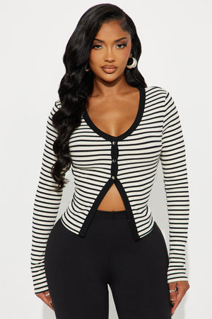 Elan de Paris™ Kinley Long Sleeve Button Up Top - Black/White